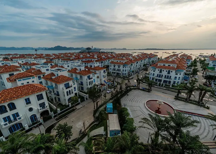 Khách sạn Azure Bay 3*