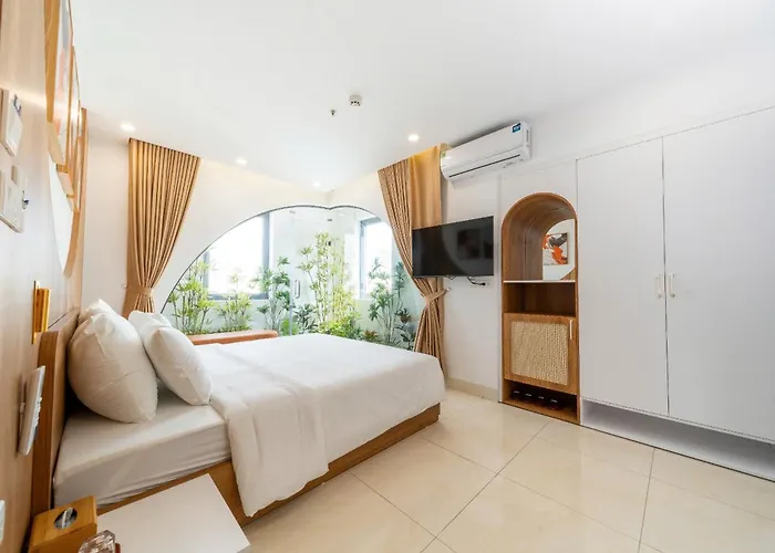 Khách sạn Azure Bay Hạ Long